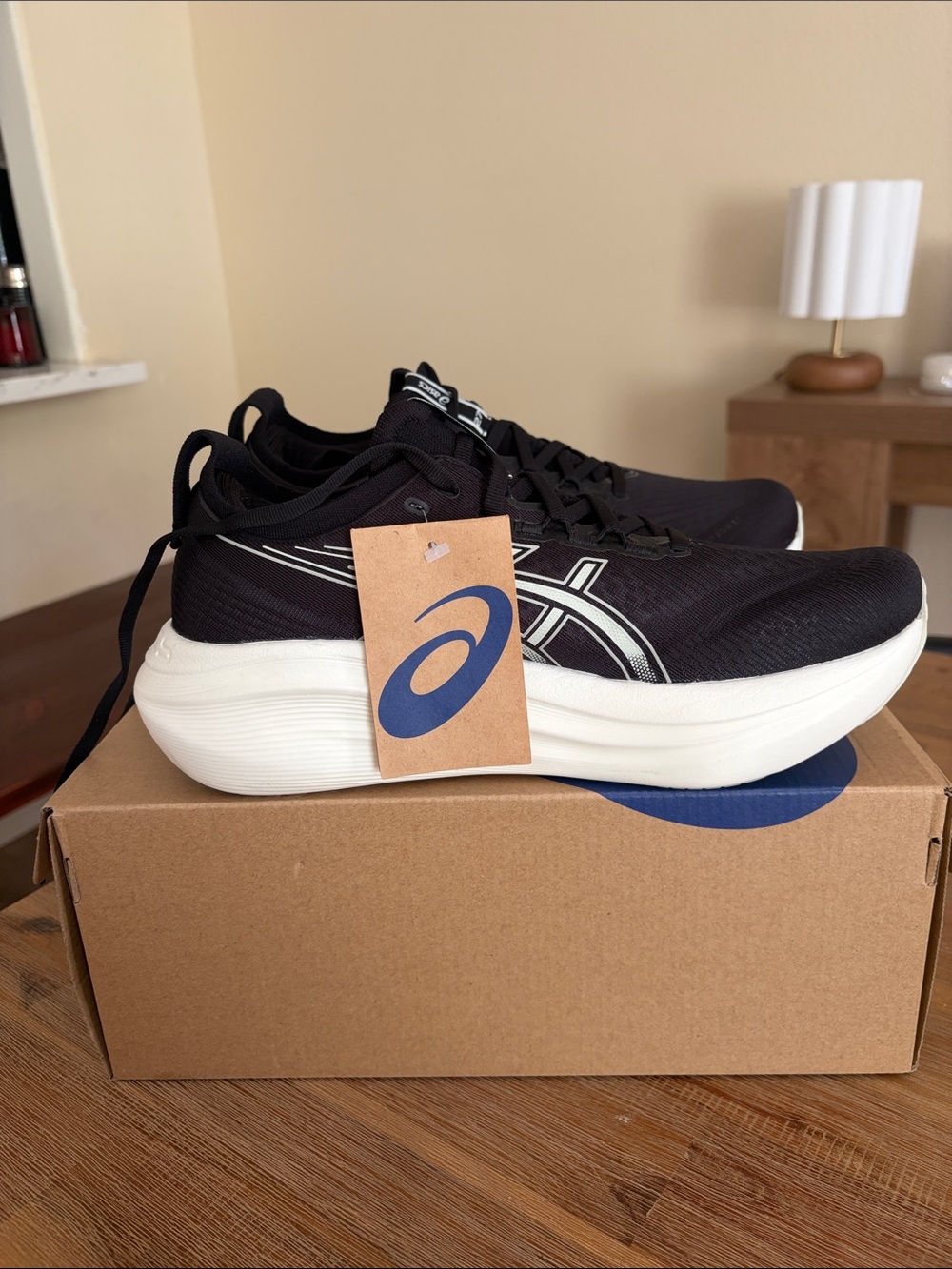 Asics Black Gel-Nimbus 27